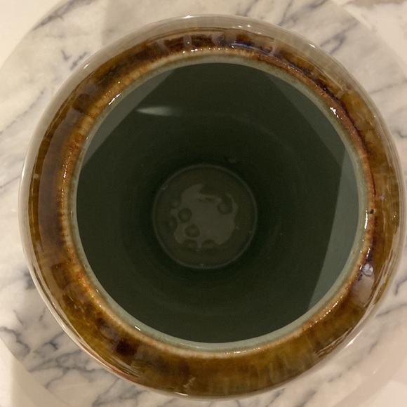 Beautiful High Glazed Pottery Vase in Neutral Tones of Browns and Greens. - Picture 3 of 10